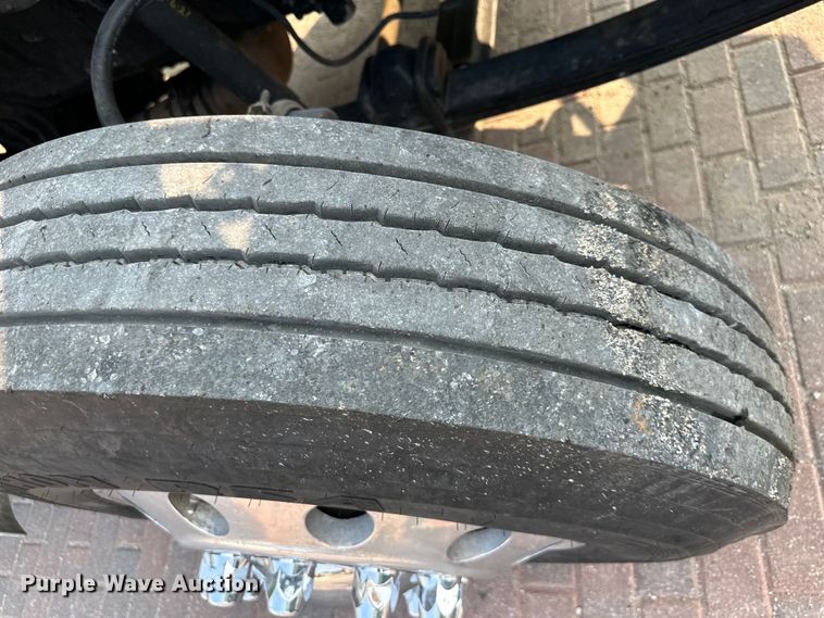 image for item DS4214 2005 Kenworth  T300 utility / service truck