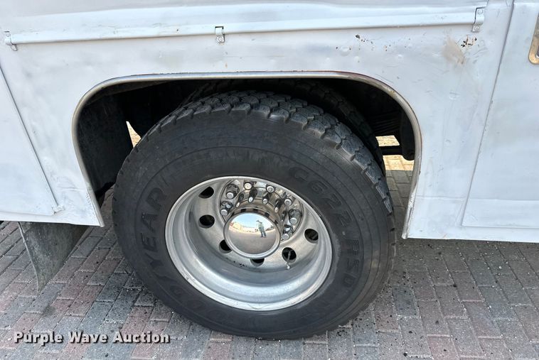 image for item DS4214 2005 Kenworth  T300 utility / service truck