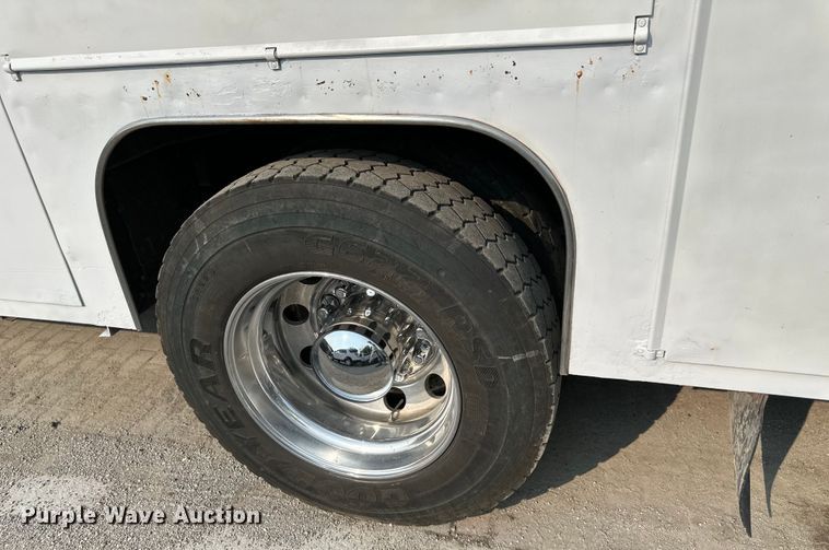 image for item DS4214 2005 Kenworth  T300 utility / service truck