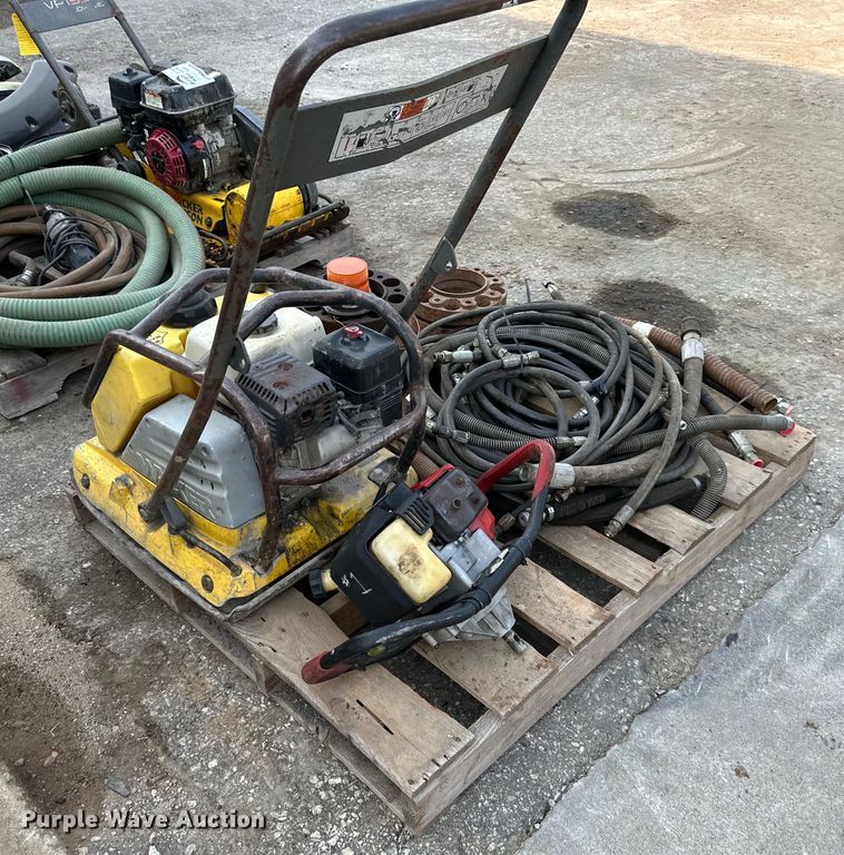 image for item DS4216 Wacker Neuson plate compactor