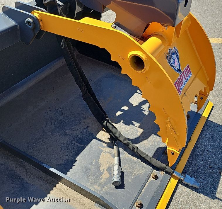 image for item DS4676 2023 Raptor Attachments SS-GRB-72-BO skid steer grapple bucket