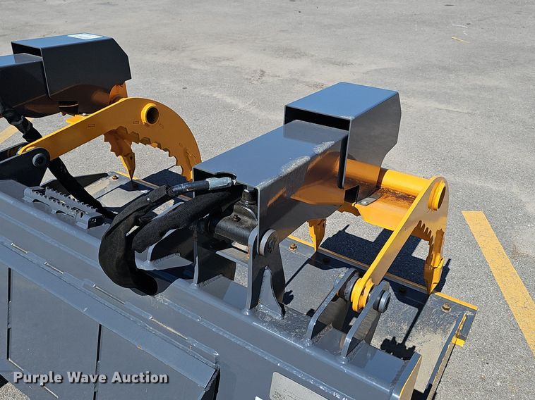 image for item DS4676 2023 Raptor Attachments SS-GRB-72-BO skid steer grapple bucket