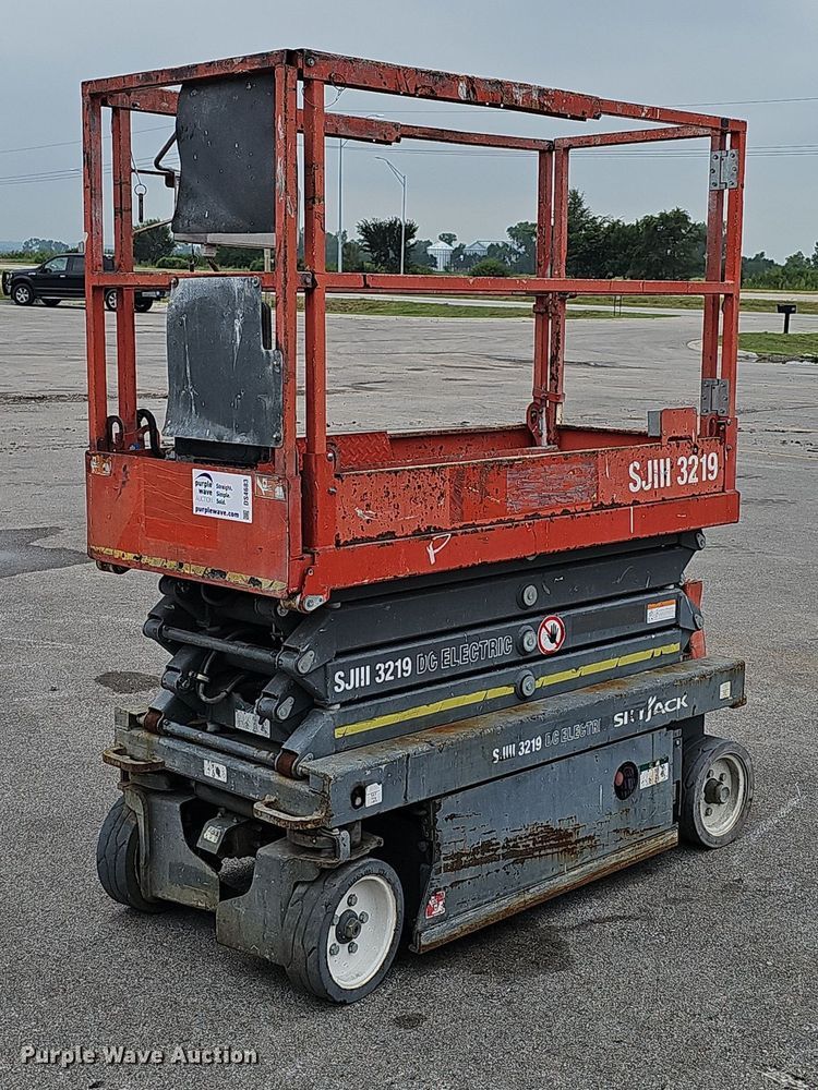 image for item DS4683 2012 Skyjack SJIII 3219 scissor lift
