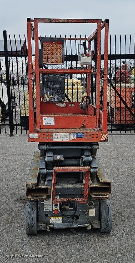 image for item DS4683 2012 Skyjack SJIII 3219 scissor lift