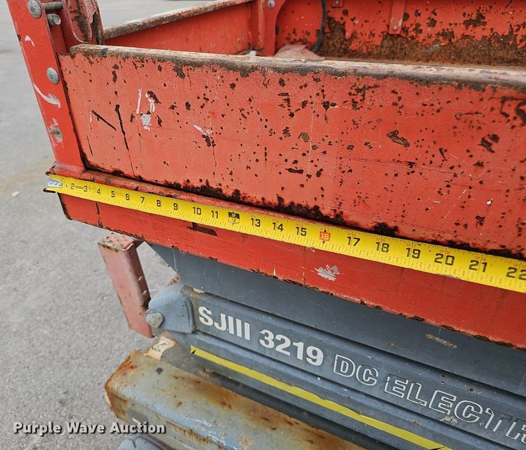 image for item DS4683 2012 Skyjack SJIII 3219 scissor lift