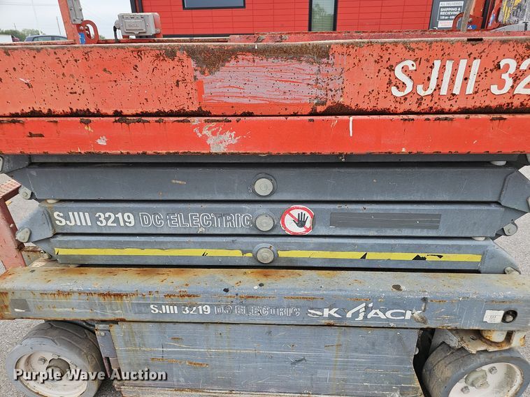 image for item DS4683 2012 Skyjack SJIII 3219 scissor lift