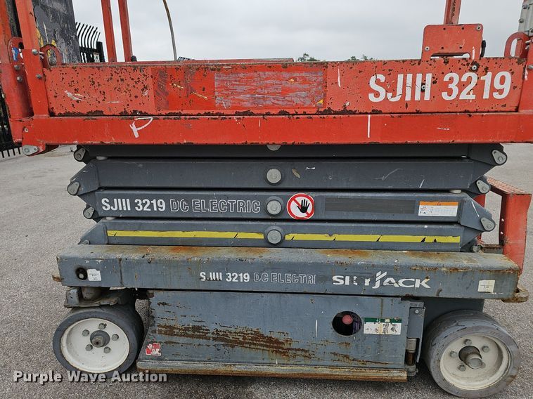image for item DS4683 2012 Skyjack SJIII 3219 scissor lift