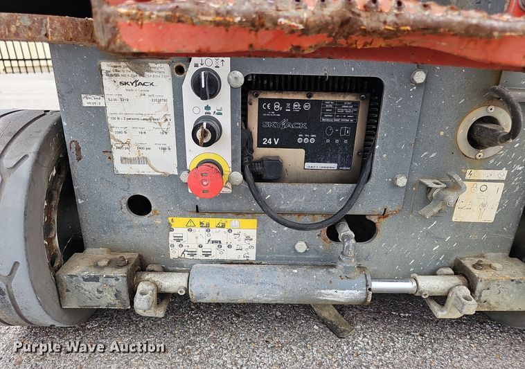 image for item DS4683 2012 Skyjack SJIII 3219 scissor lift