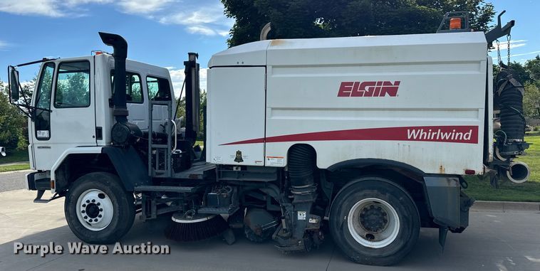 image for item DV5779 2004 Sterling  SC8000 street sweeper truck