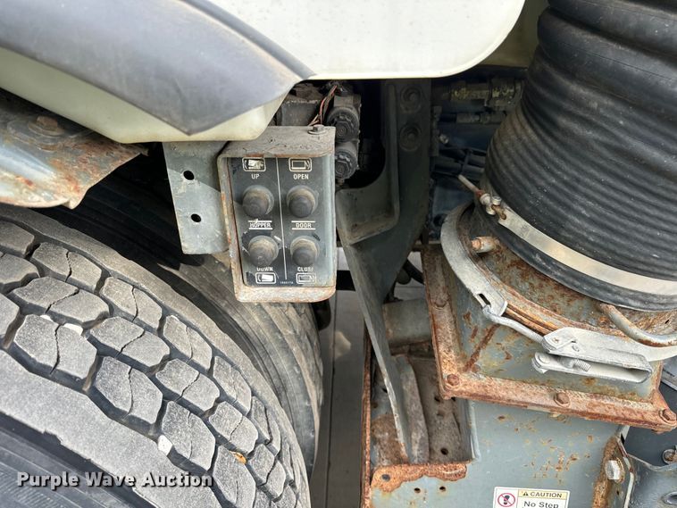 image for item DV5779 2004 Sterling  SC8000 street sweeper truck