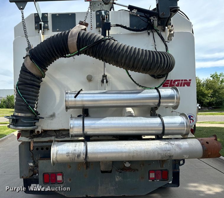 image for item DV5779 2004 Sterling  SC8000 street sweeper truck