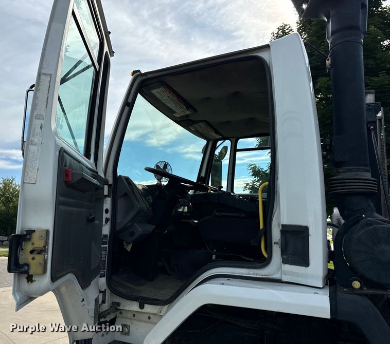 image for item DV5779 2004 Sterling  SC8000 street sweeper truck