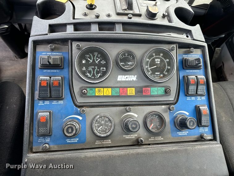 image for item DV5779 2004 Sterling  SC8000 street sweeper truck