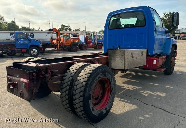 image for item DV5790 2005 Chevrolet  C8500 truck cab and chassis