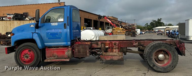 image for item DV5790 2005 Chevrolet  C8500 truck cab and chassis