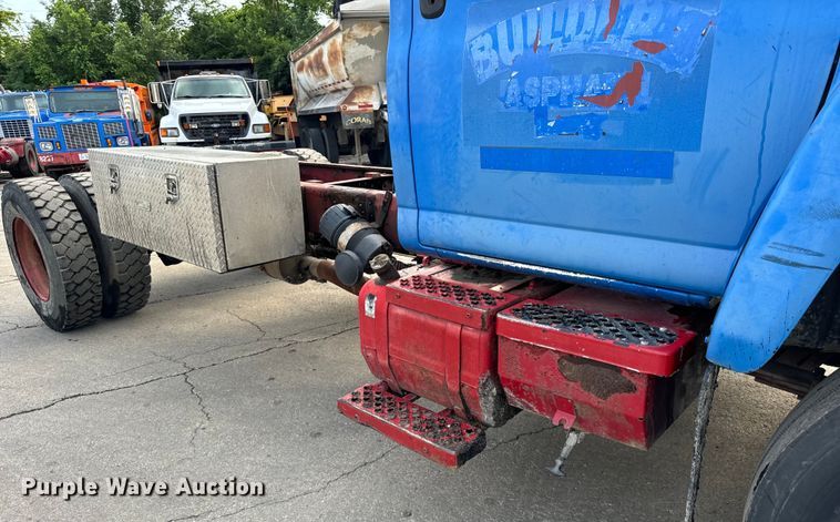 image for item DV5790 2005 Chevrolet  C8500 truck cab and chassis