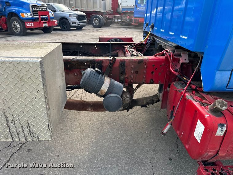 image for item DV5790 2005 Chevrolet  C8500 truck cab and chassis