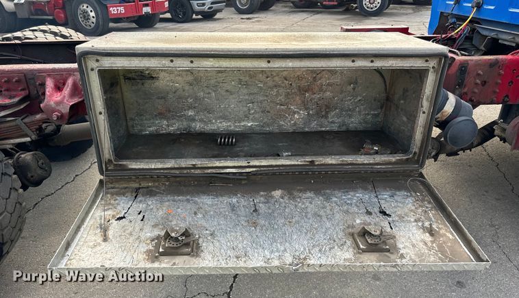 image for item DV5790 2005 Chevrolet  C8500 truck cab and chassis