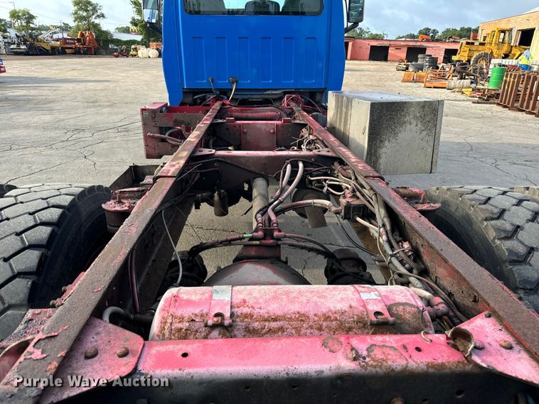 image for item DV5790 2005 Chevrolet  C8500 truck cab and chassis