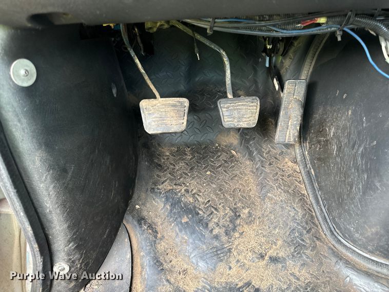 image for item DV5790 2005 Chevrolet  C8500 truck cab and chassis