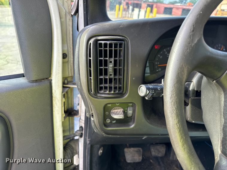 image for item DV5790 2005 Chevrolet  C8500 truck cab and chassis