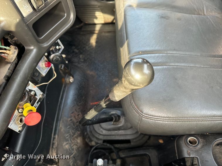 image for item DV5790 2005 Chevrolet  C8500 truck cab and chassis