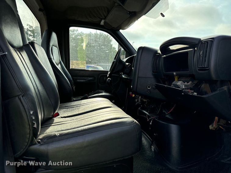 image for item DV5790 2005 Chevrolet  C8500 truck cab and chassis