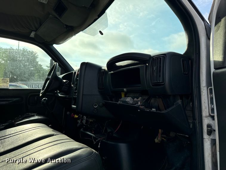 image for item DV5790 2005 Chevrolet  C8500 truck cab and chassis