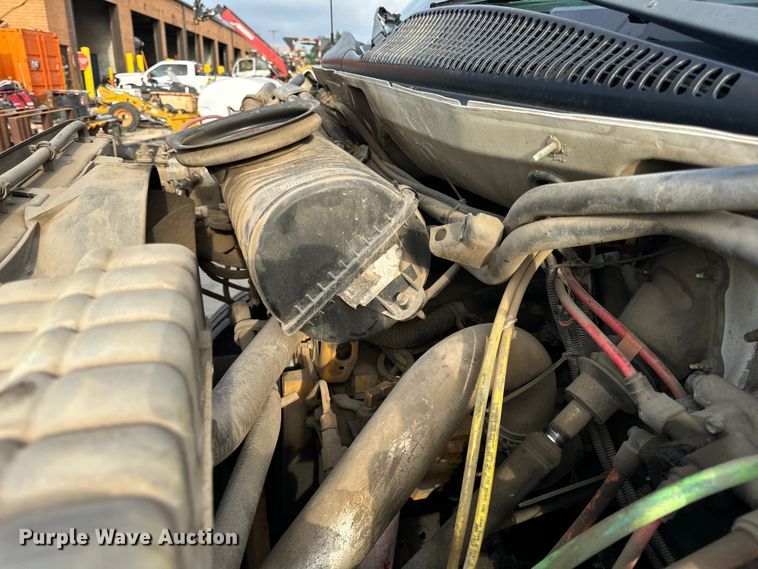 image for item DV5790 2005 Chevrolet  C8500 truck cab and chassis