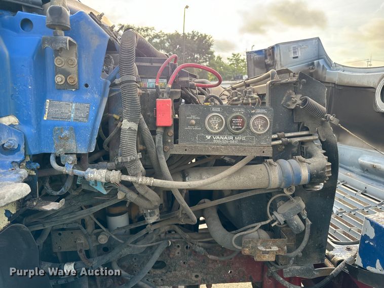 image for item DV5790 2005 Chevrolet  C8500 truck cab and chassis