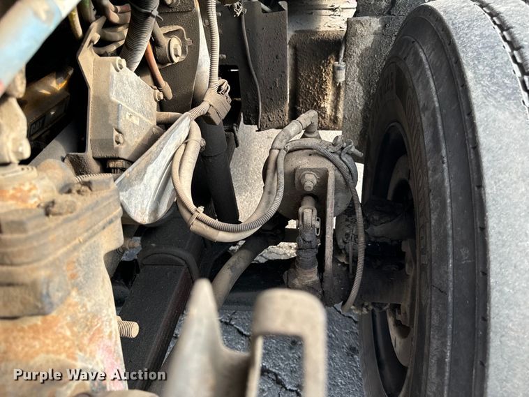 image for item DV5790 2005 Chevrolet  C8500 truck cab and chassis