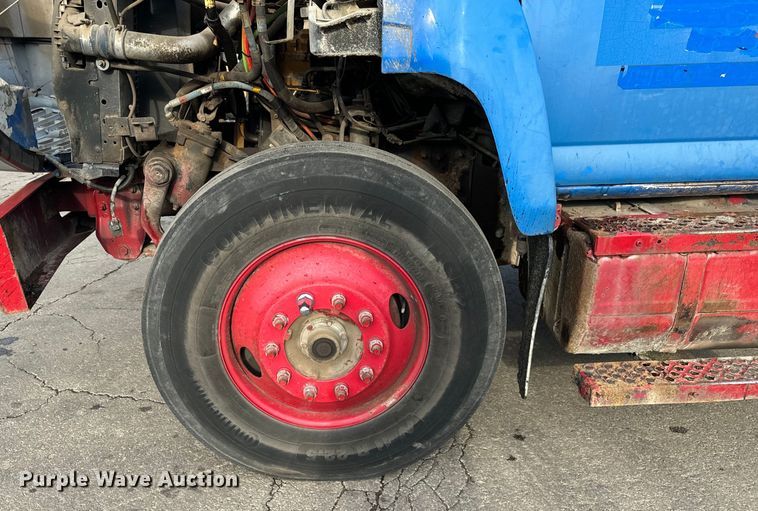 image for item DV5790 2005 Chevrolet  C8500 truck cab and chassis