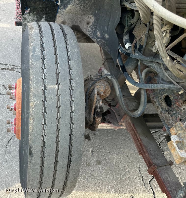 image for item DV5790 2005 Chevrolet  C8500 truck cab and chassis