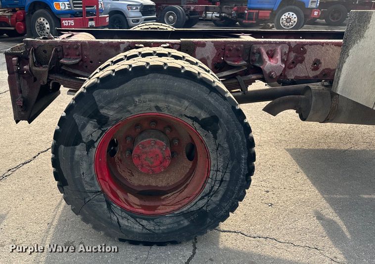 image for item DV5790 2005 Chevrolet  C8500 truck cab and chassis