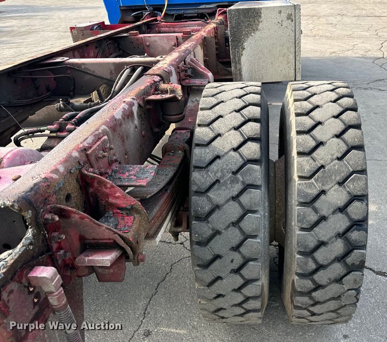 image for item DV5790 2005 Chevrolet  C8500 truck cab and chassis