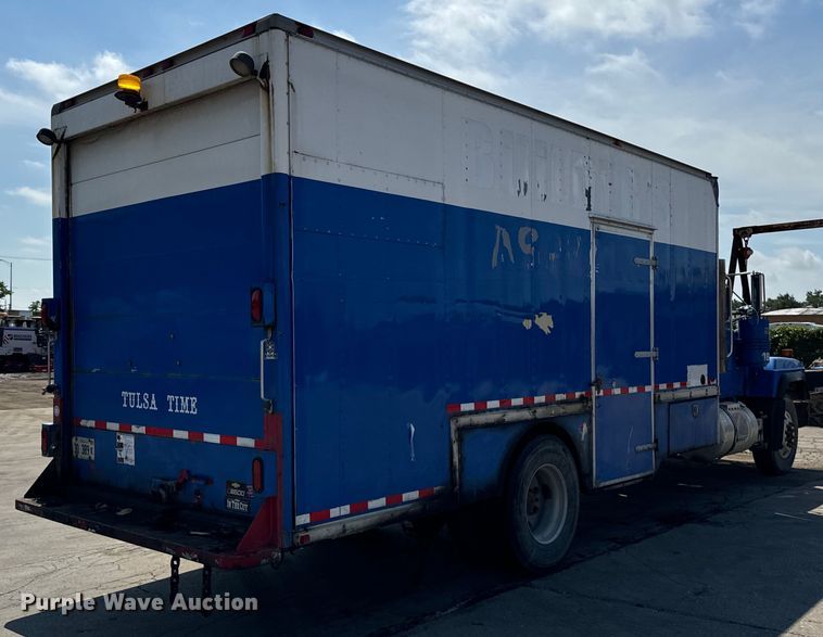 image for item DV5802 2000 Mack  RD690P box truck