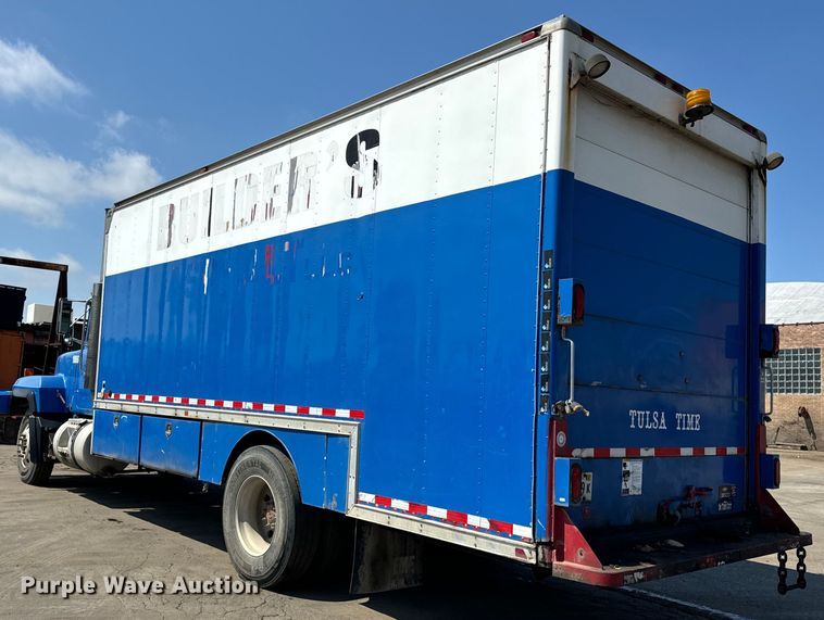 image for item DV5802 2000 Mack  RD690P box truck