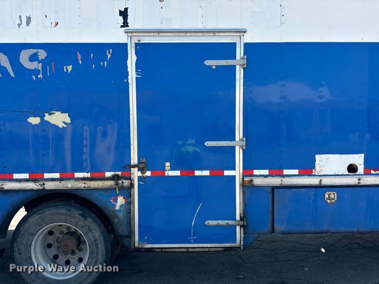 image for item DV5802 2000 Mack  RD690P box truck