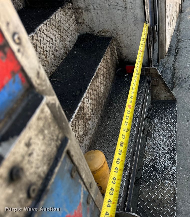 image for item DV5802 2000 Mack  RD690P box truck