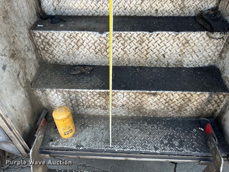 image for item DV5802 2000 Mack  RD690P box truck