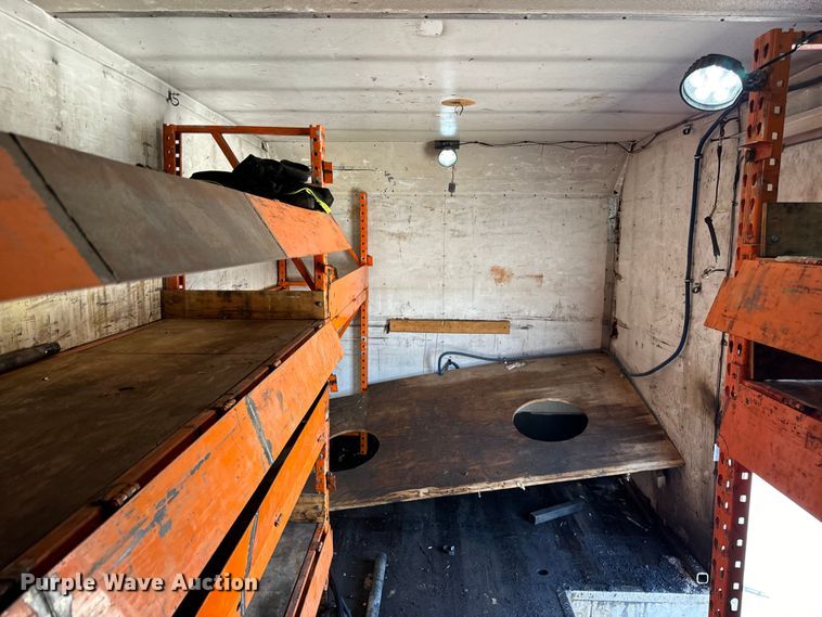 image for item DV5802 2000 Mack  RD690P box truck