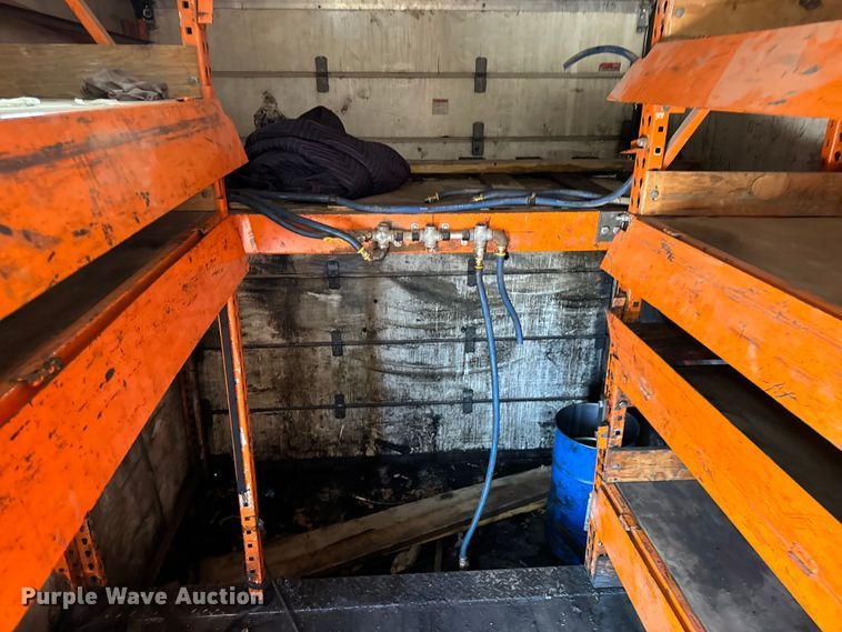 image for item DV5802 2000 Mack  RD690P box truck