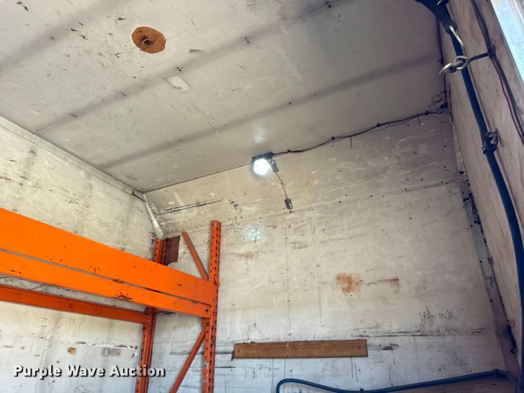 image for item DV5802 2000 Mack  RD690P box truck