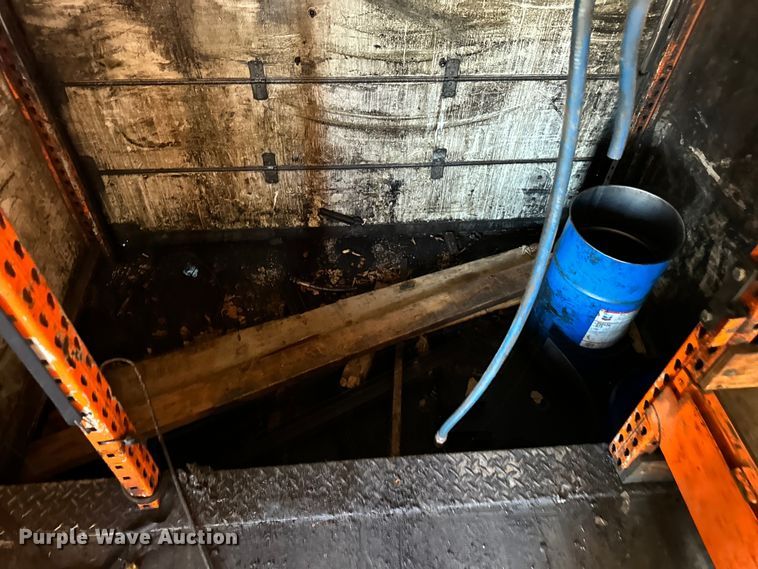 image for item DV5802 2000 Mack  RD690P box truck