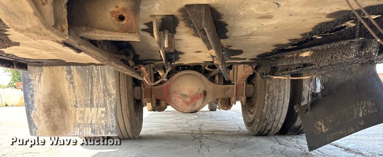 image for item DV5802 2000 Mack  RD690P box truck