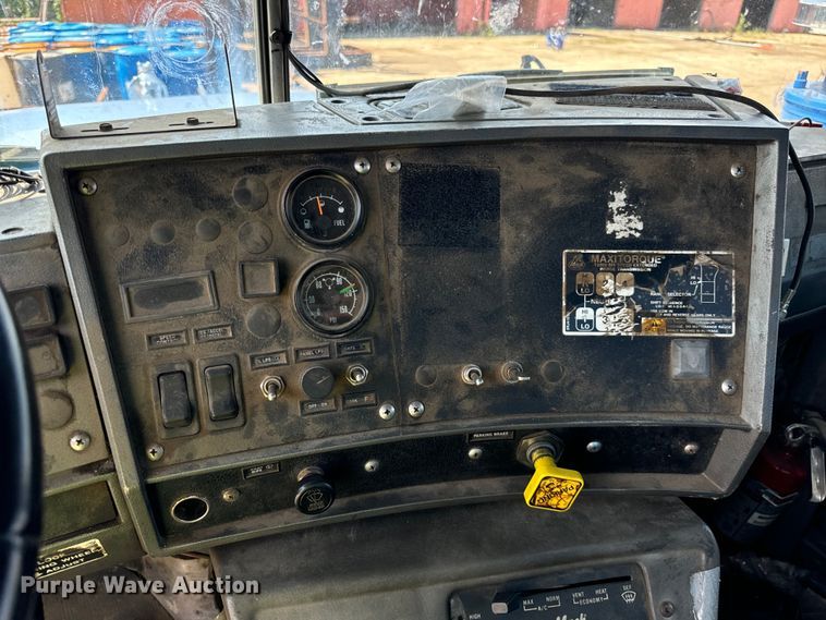 image for item DV5802 2000 Mack  RD690P box truck