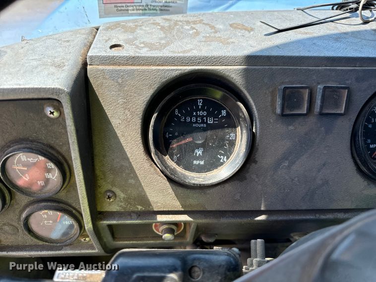 image for item DV5802 2000 Mack  RD690P box truck