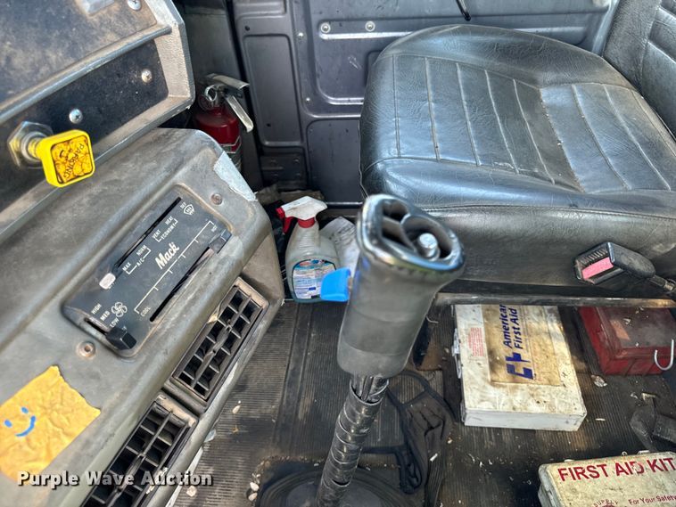 image for item DV5802 2000 Mack  RD690P box truck