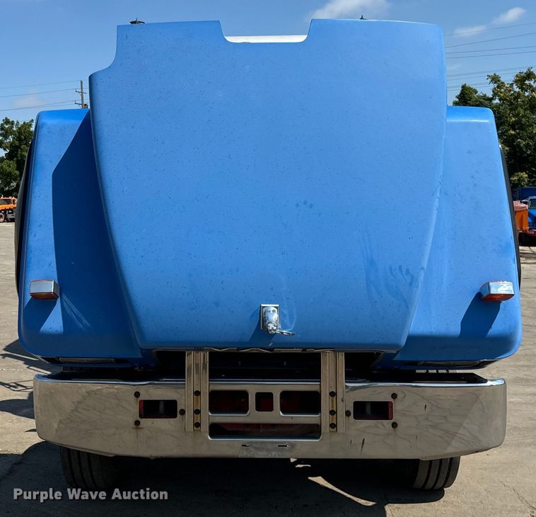 image for item DV5802 2000 Mack  RD690P box truck