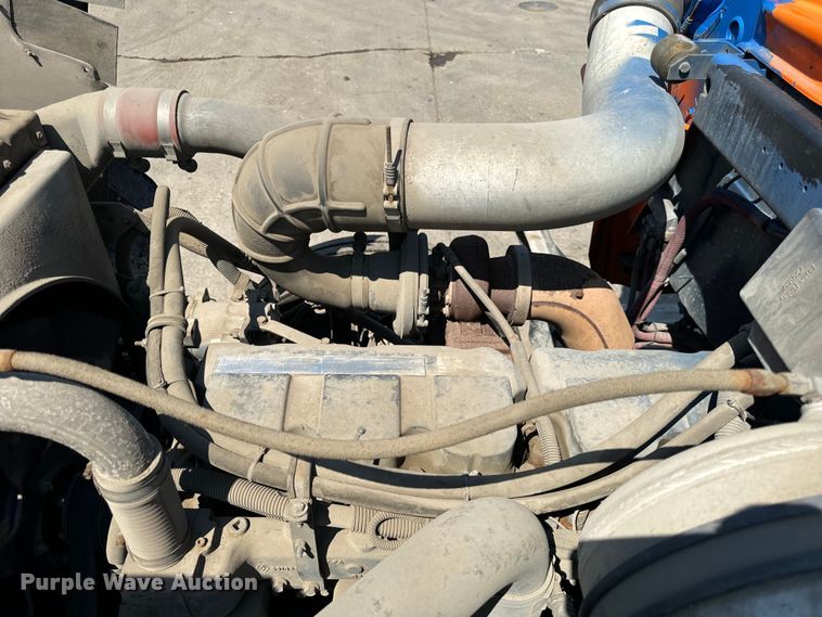 image for item DV5802 2000 Mack  RD690P box truck